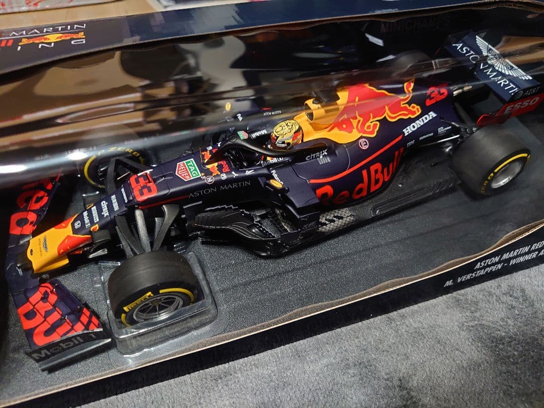ミニチャンプス1/18 REDBULL HONDA RB15 初優勝モデル