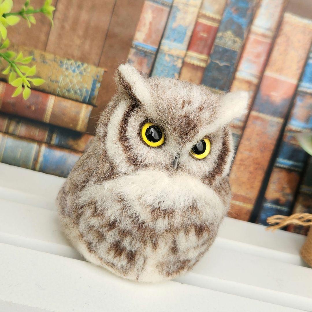 小さなフクロウ置物 高さ約9㎝ 羊毛フェルト製 ホワイトアメリカ