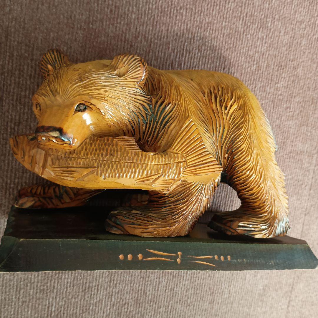木製クマと魚の彫刻 置物 - メルカリ