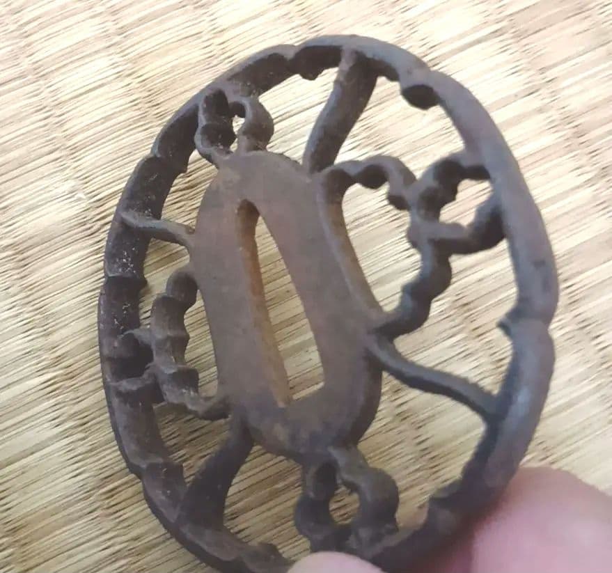 武具 刀 鉄鍔 透かし鍔 江戸時代 無銘 日本刀 刀装具 骨董品 美
