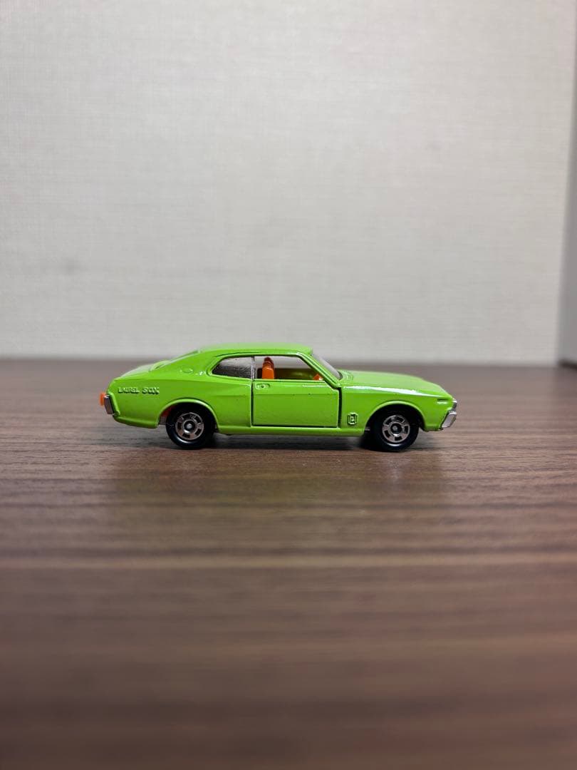 日本製絶版トミカNo.74 日産 ローレル ブタケツ 当時物 - メルカリ