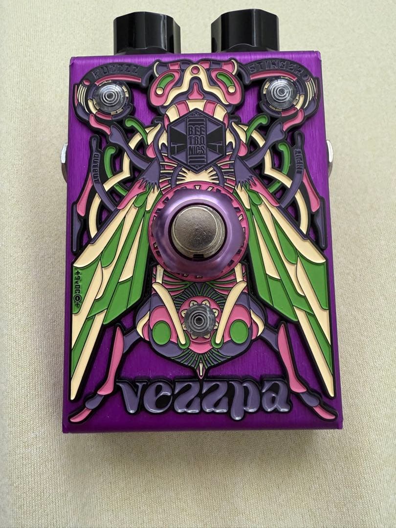 vezzpa Beetronics ギターエフェクター 攻撃的なサウンドを放つBEETRONICSのエフェクト・ペダル“VEZZPA