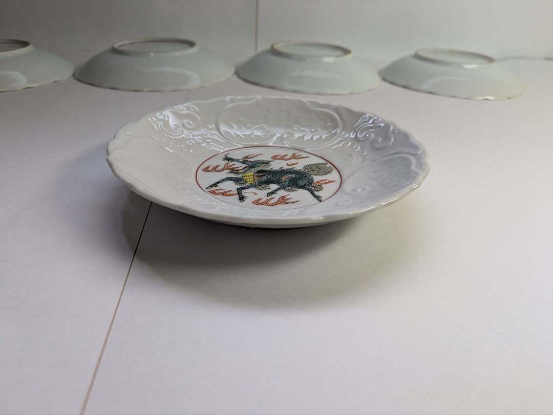 古伊万里、『白磁陽刻・色絵麒麟文輪花皿』、5客、銘無、箱無 -