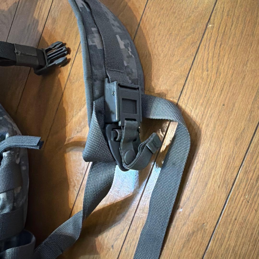 軍支給品 未使用品 使用感ゼロ 本物アサルトパック MOLLEⅡ