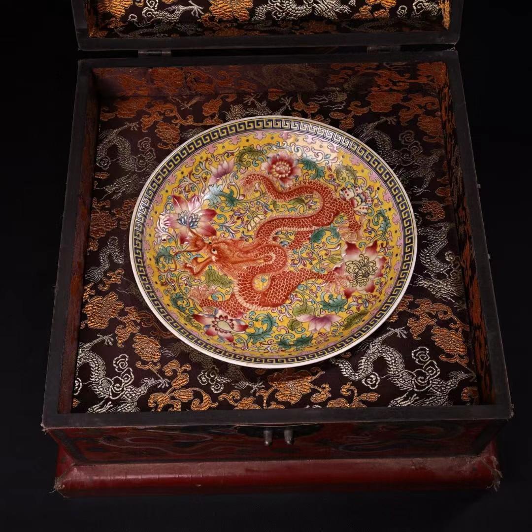 中国古美術・旧蔵粉彩陶磁器中皿・瑞獣龍絵皿・置物・純手描き・漆箱付