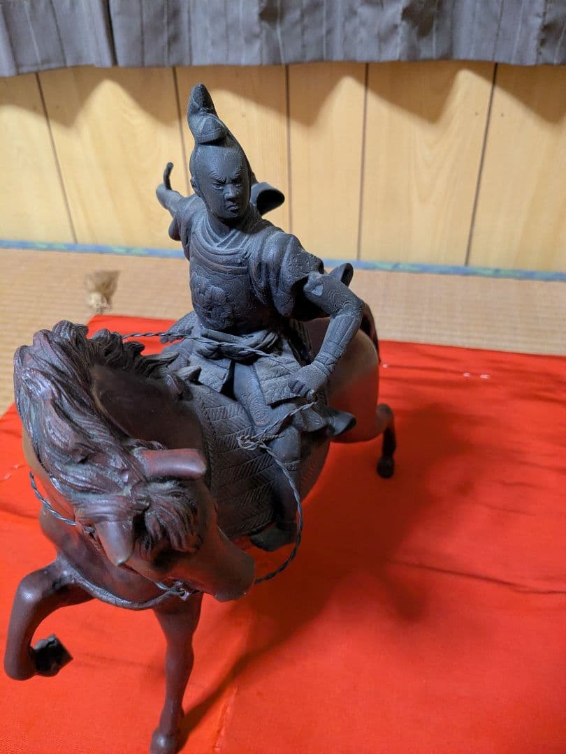 金工秀正造銅製騎馬武者像、超細密彫り、時代物！（干支の馬とは出来が
