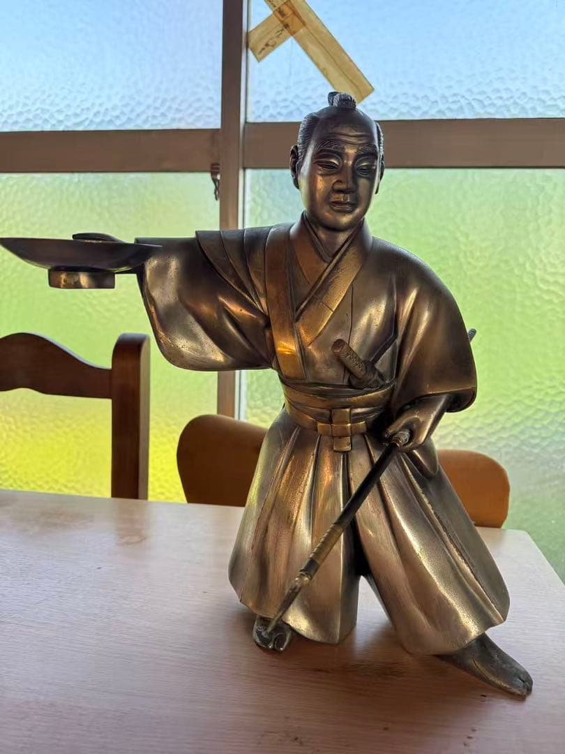 これは「黒田武士」というブロンズ像で、般若純一郎が創作した。 000000001238_4zXNx0R.jpg