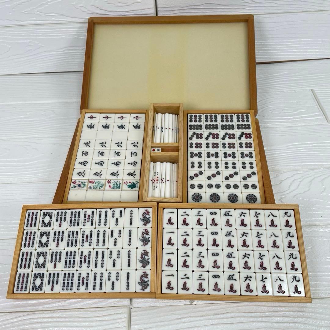 【希少品】　麻雀牌　背面竹　木製ケース　昭和レトロ 希少】麻雀牌 牛骨製 背竹牌 手彫り 昭和レトロ 骨牌 アンティーク 骨