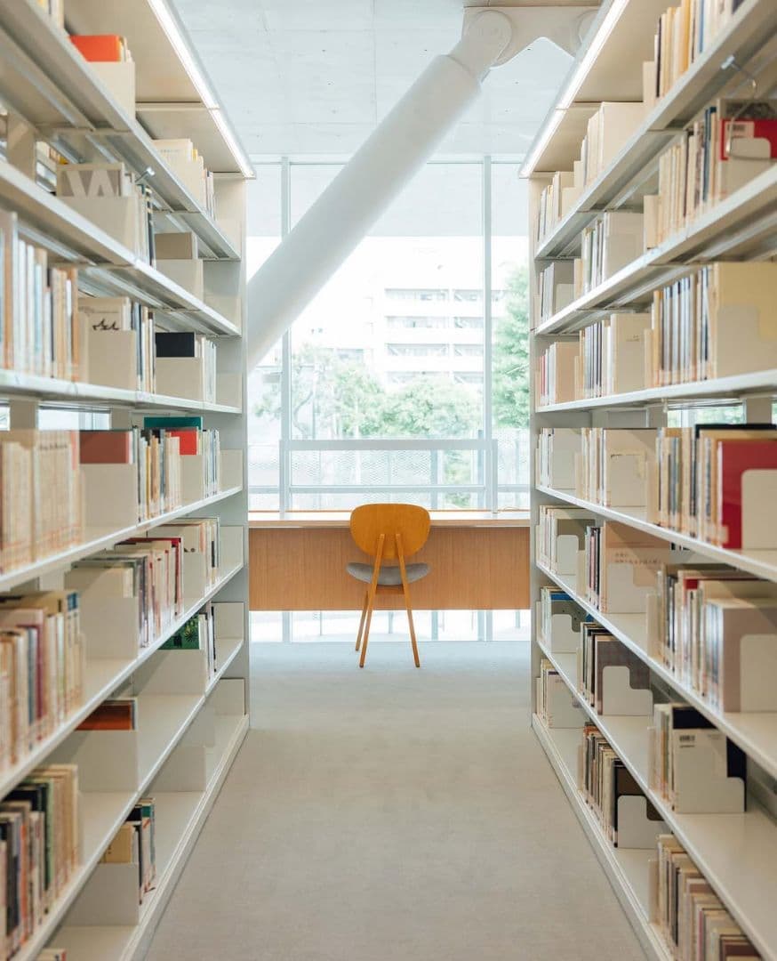 坂倉準三の小椅子 日本女子大の図書館で実際に使われていた個体です