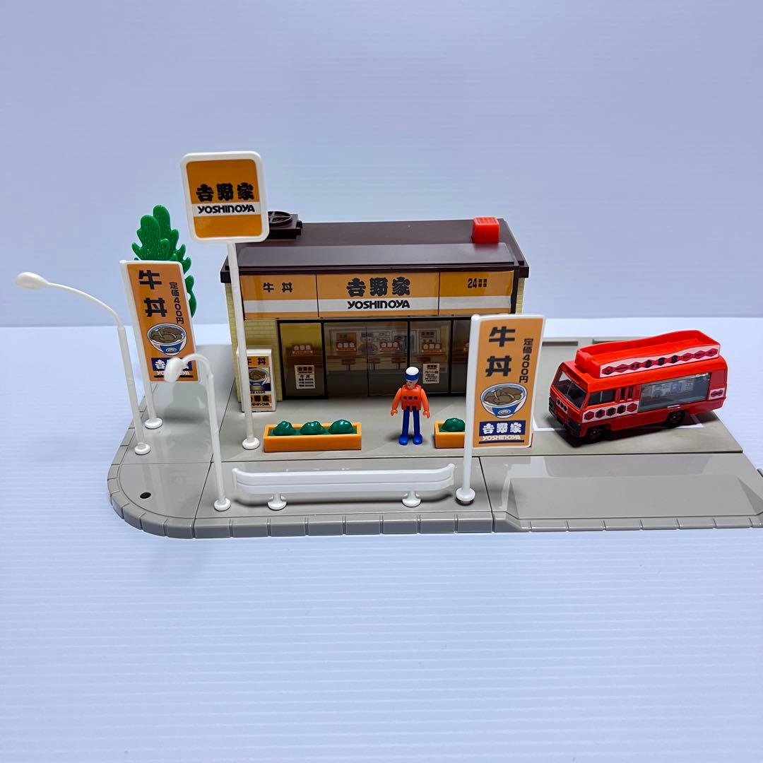旧商品】トミカタウン吉野家【箱・付属品有り】 - メルカリ