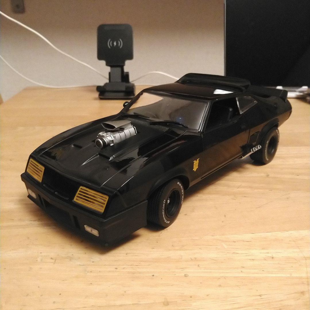 た*吉様 グリーンライト　1/18 MADMAX インターセプター　車両のみ ミニカー 1/18 GREENLIGHT マッドマックス インターセプター フォード