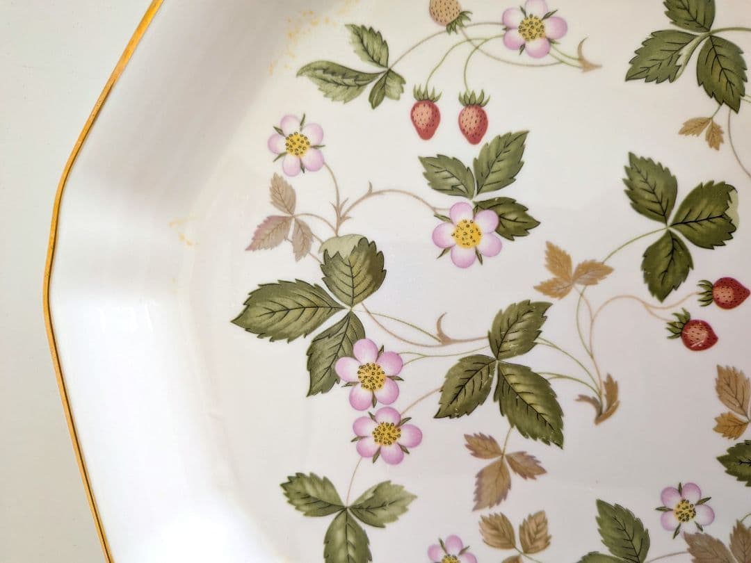 美品金縁WEDGWOOD 大皿 Wild Strawberry 八角形 - メルカリ