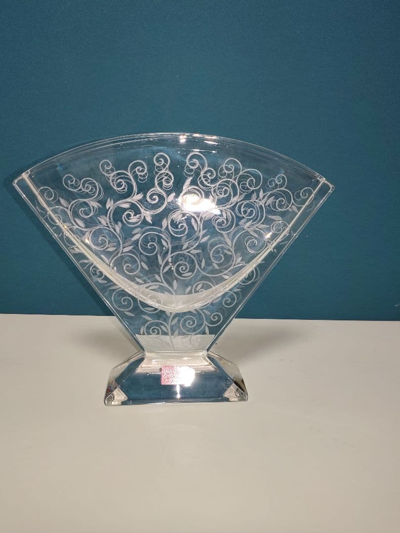 新品未使用、お値下げしました バカラ、花瓶、ギンコ 超希少品、 バカラ 花瓶 ○ ギンコ 銀杏 イチョウ フラワー ベース 18cm ヴェース
