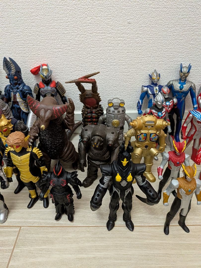 ウルトラマン怪獣ソフビまとめ売り40体＋おまけ付き ベリアルキャッスル