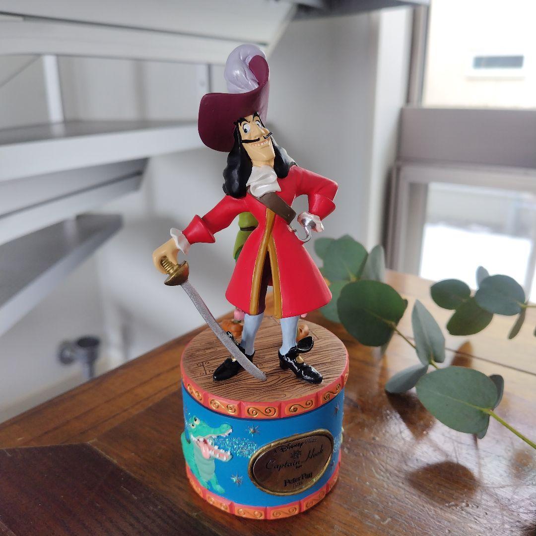 レア限定品！ディズニー フック船長とピーターパン フィギュア 小物