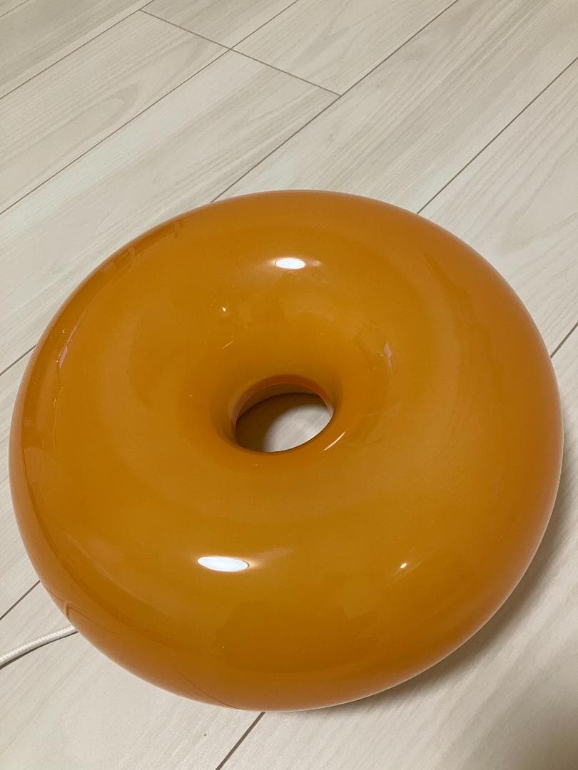 IKEA VARMBLIXT ドーナツ型照明 VARMBLIXT LED table/wall lamp, orange glass/round, 30 cm - IKEA