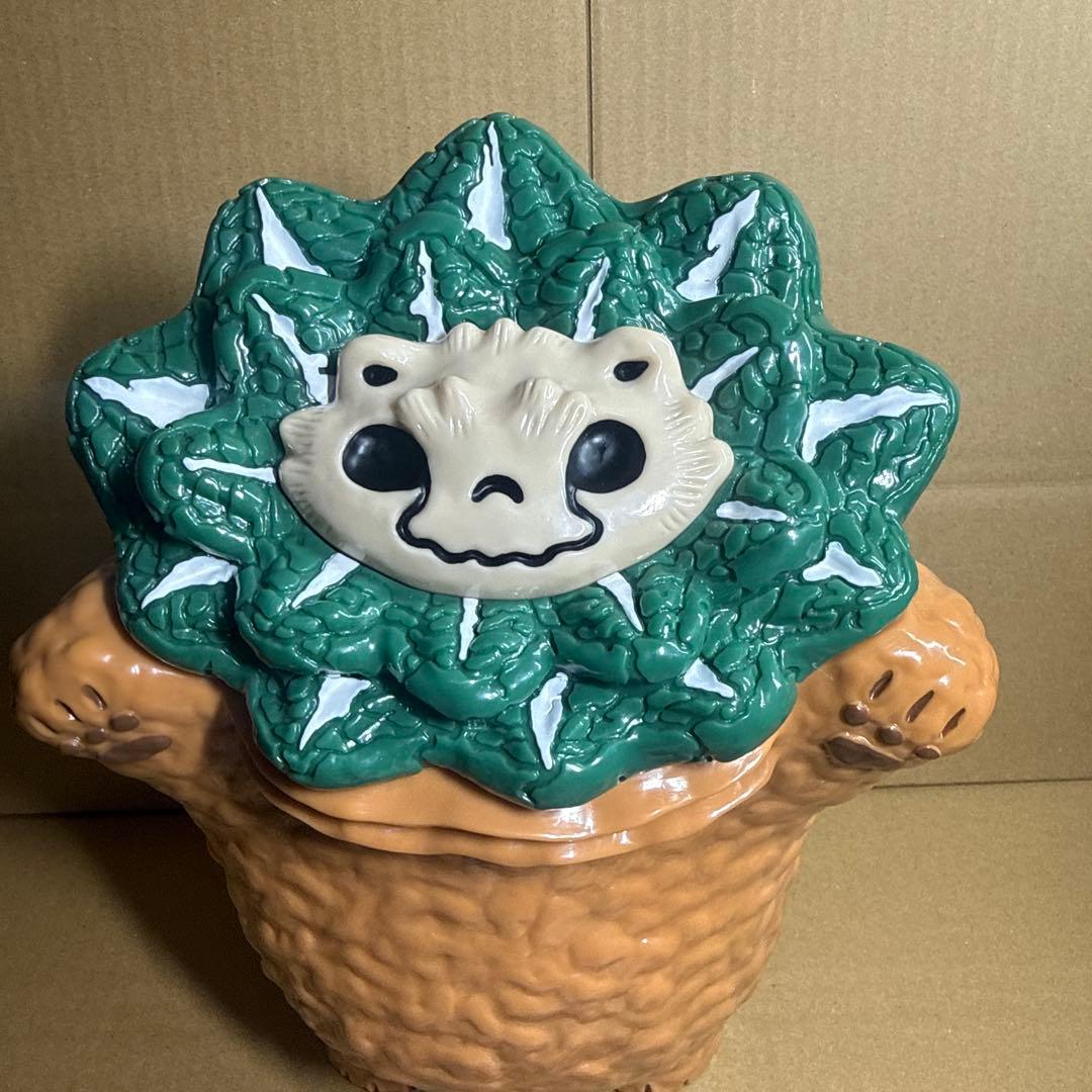 羅本製所 ROBINCERAMICSTUDIO 亀甲牡丹大怪獣 24センチ - メルカリ