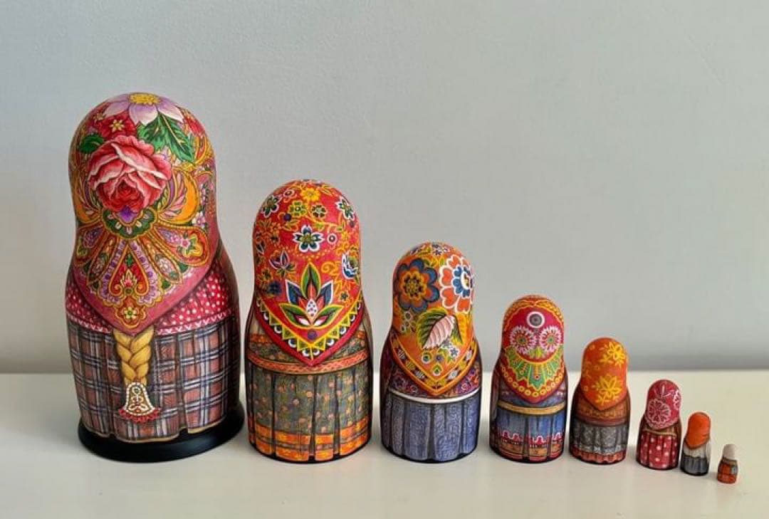 ロシア伝統衣装マトリョーシカ(8P)『赤のチンツ』コンクール受賞作品