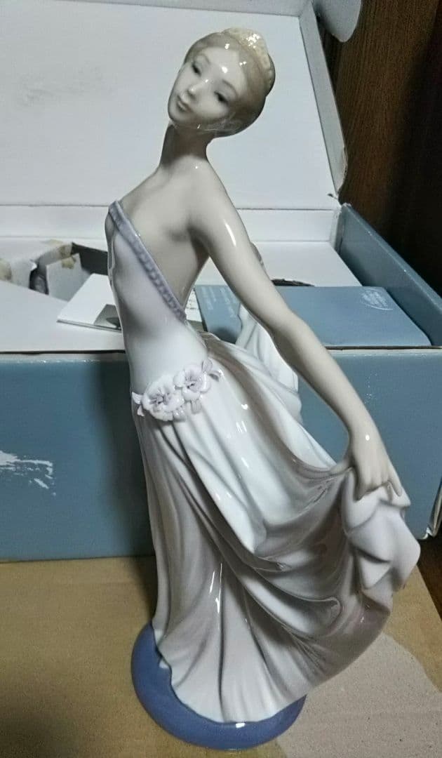リヤドロ 7189 踊る少女 箱付き lladro フィギュリン - メルカリ