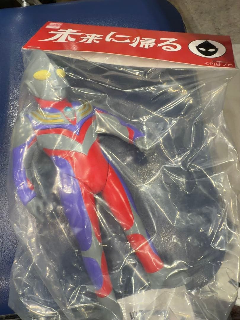 ワンフェス 未来に帰る ソフビ ウルトラマンティガ 完成品 全高約53センチの「ウルトラマンティガ」ソフビフィギュアが展示
