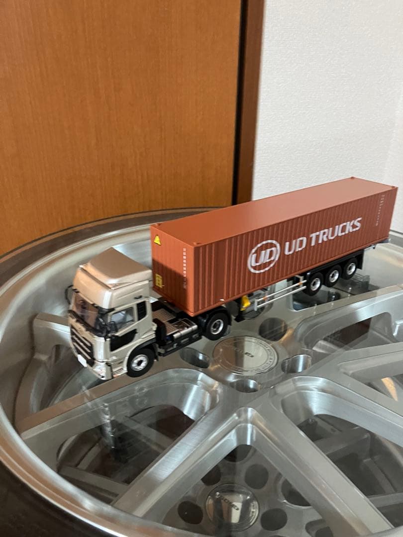 UD TRUCKS クオン 1/43 トラクター・ヘッド 京商 UDトラックス特注 1/43 クオン GW 530 トラクターヘッド : 寝具