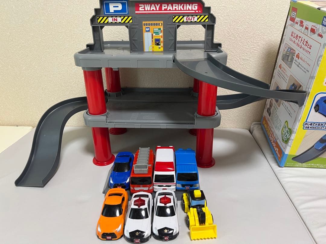 2WAYでなが～くあそべる はじめてトミカ ちゅうしゃじょうセット　車8台 Amazon.co.jp: タカラトミー トミカ 2WAYでなが~くあそべる はじめて