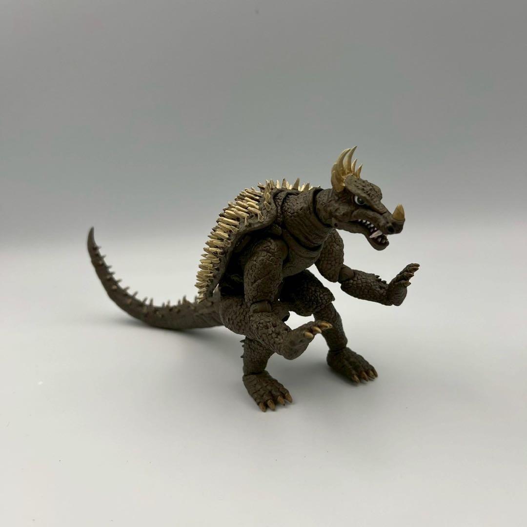 特撮リボルテック フィギュア ギャオス ウルトラマン アンギラス