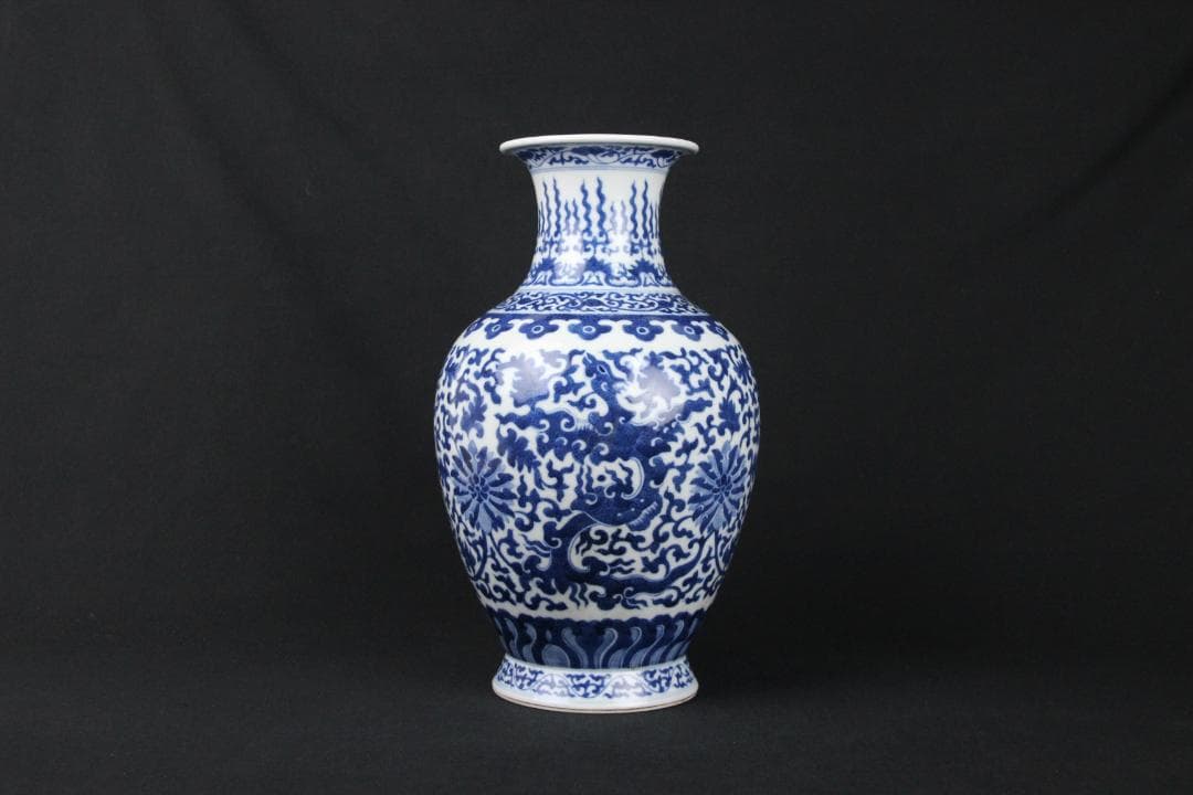 中国美術 大清乾隆年製 景徳鎮 磁器 青花 細密手描纏枝文 花瓶 FJM12-2