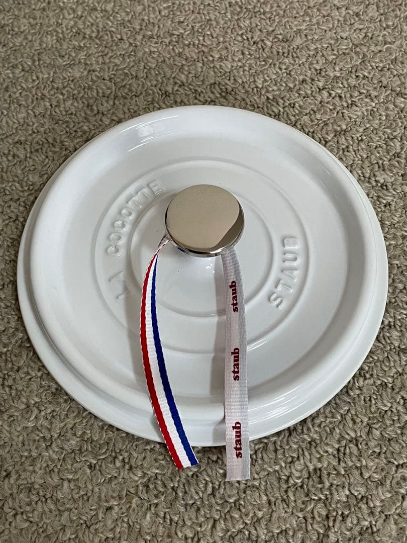 新品未使用シリアルナンバー有 staub ストウブ ピュアホワイト 18cm