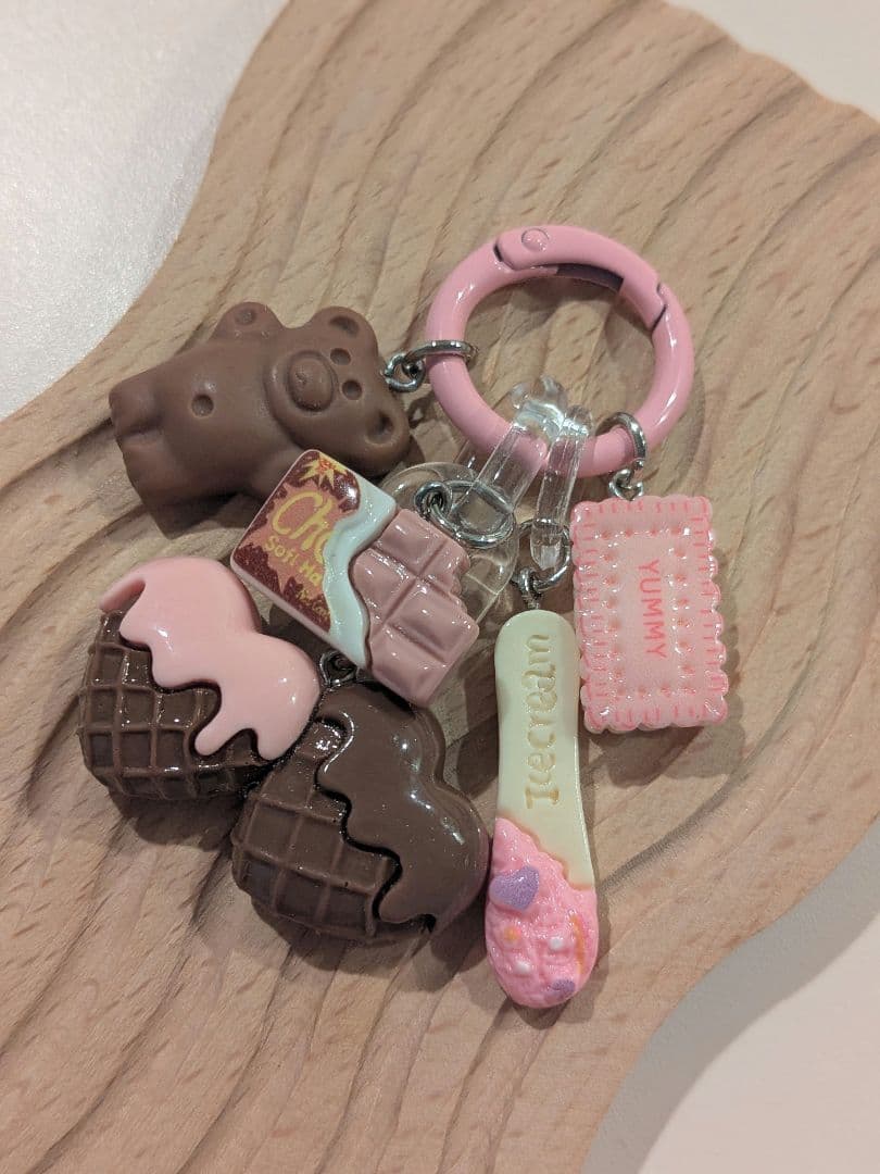 じゃらじゃらキーホルダーmini（A126）ピンク チョコ - メルカリ