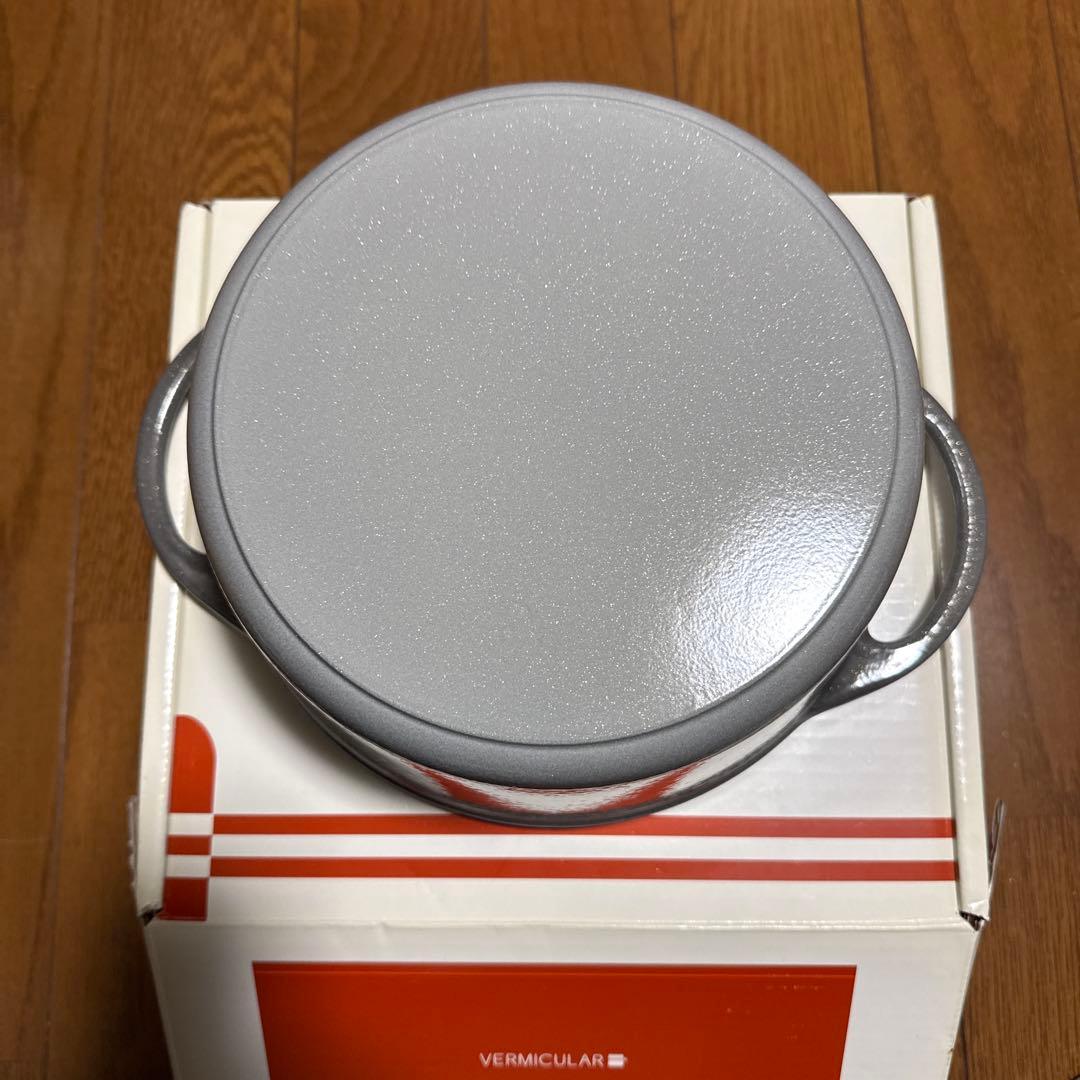 新品】VERMICULA グレーoven pot round 22 レシピ本付 - メルカリ