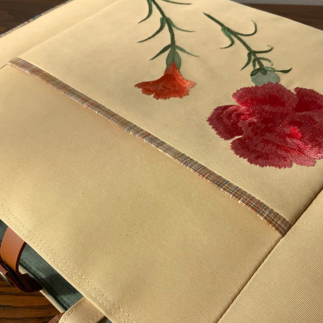 色とりどりのカーネーション 刺繍の帯 リメイク 山葡萄ハンドルバッグ