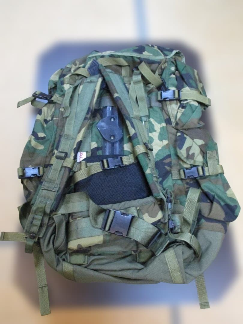 訳アリ品 未使用 米軍放出品 CFP-90 インターナルフレームバックパック