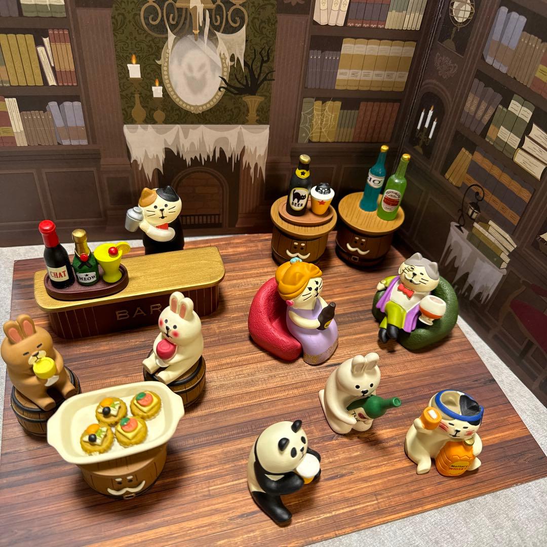 デコレ　コンコンブル　三毛猫BAR セット　バー　背景シート デコレ（DECOLE）コンコンブル 三毛猫BAR 富豪猫（ソファ付き）【置物