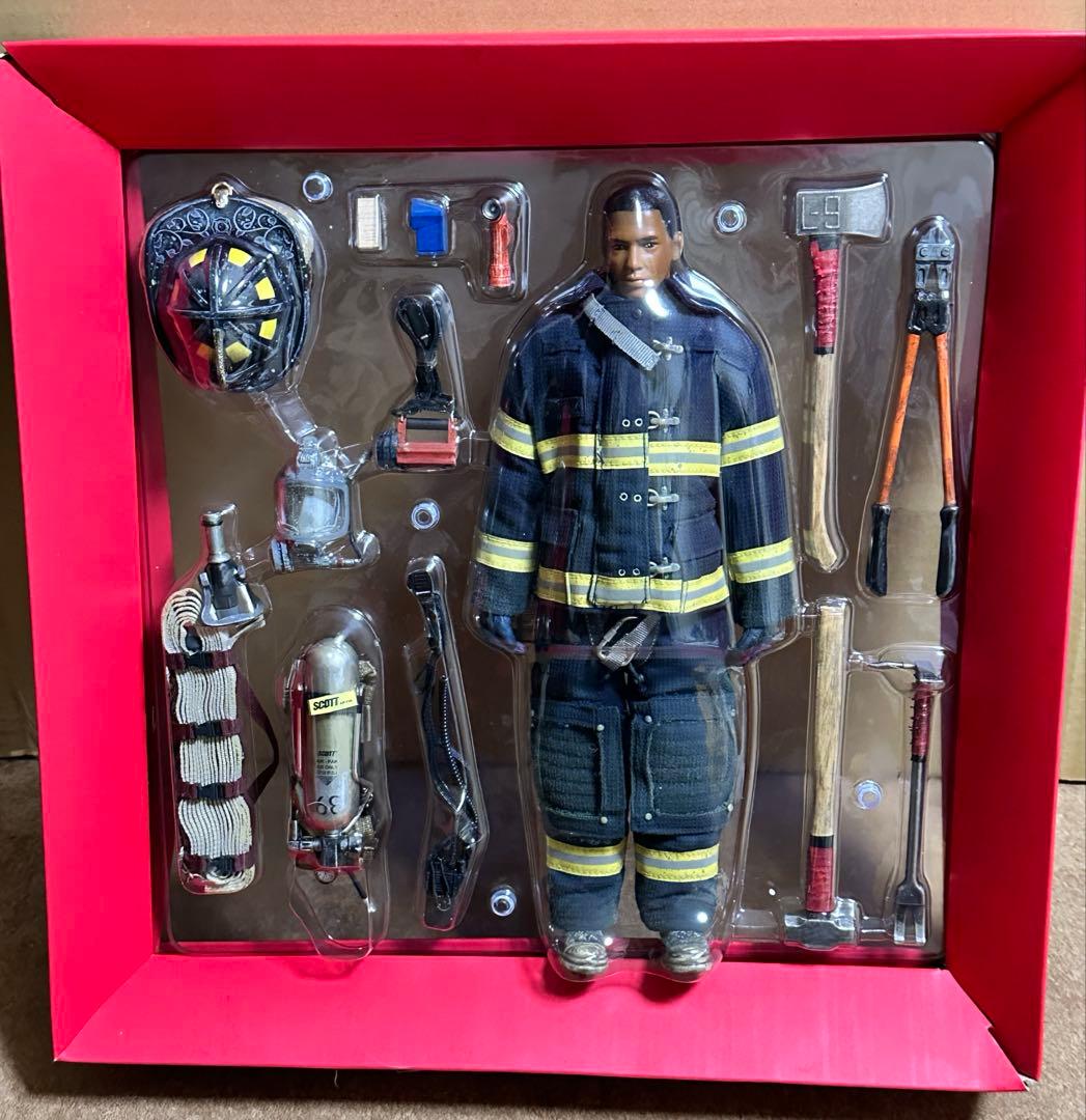 Hot Toys 1/6 FIREFIGHTER 消防士 ファイヤーファイター - メルカリ