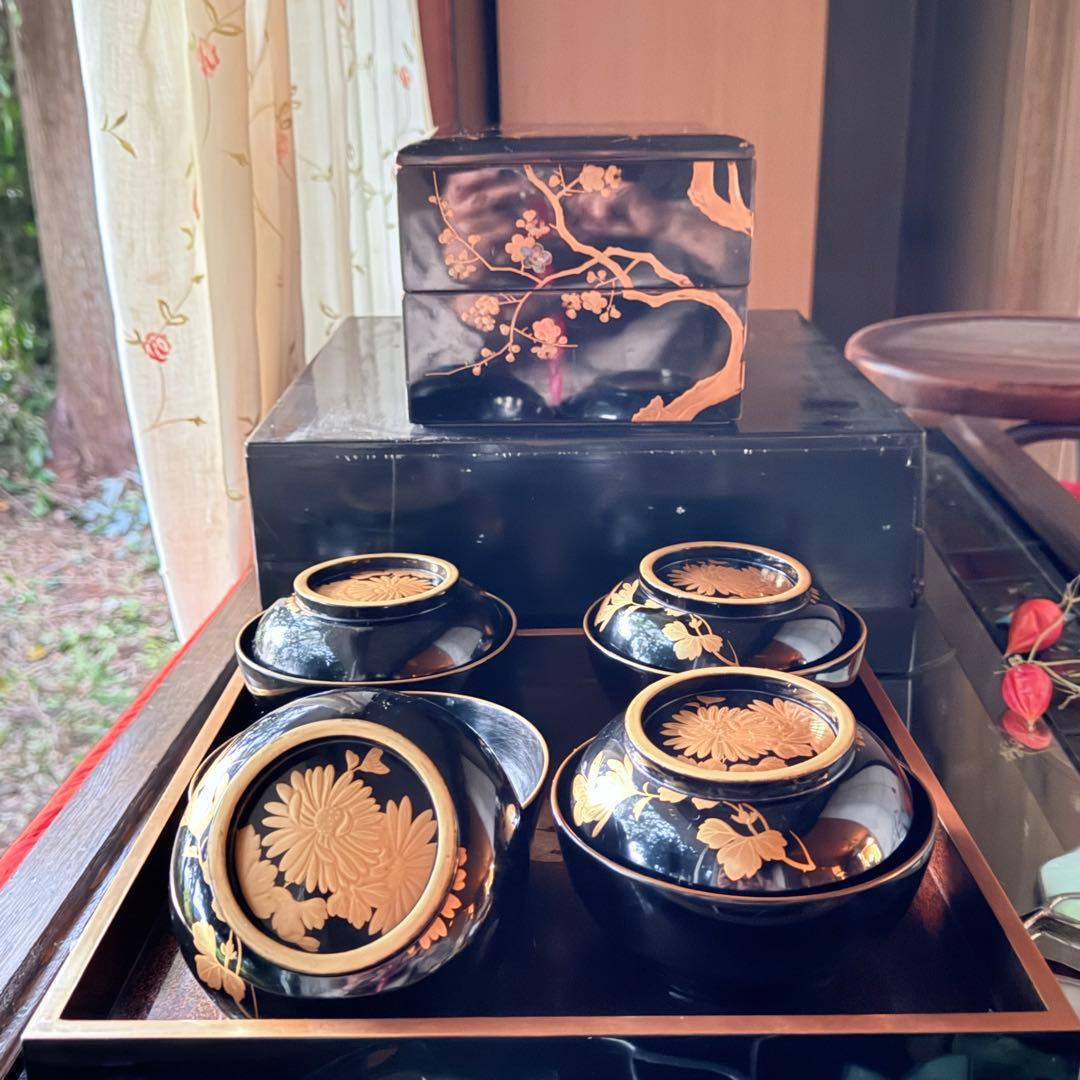 2215様感謝‼️めでたい吉兆JAPAN 特産 輪島塗天然木『菊&蝶』金縁黒椀2