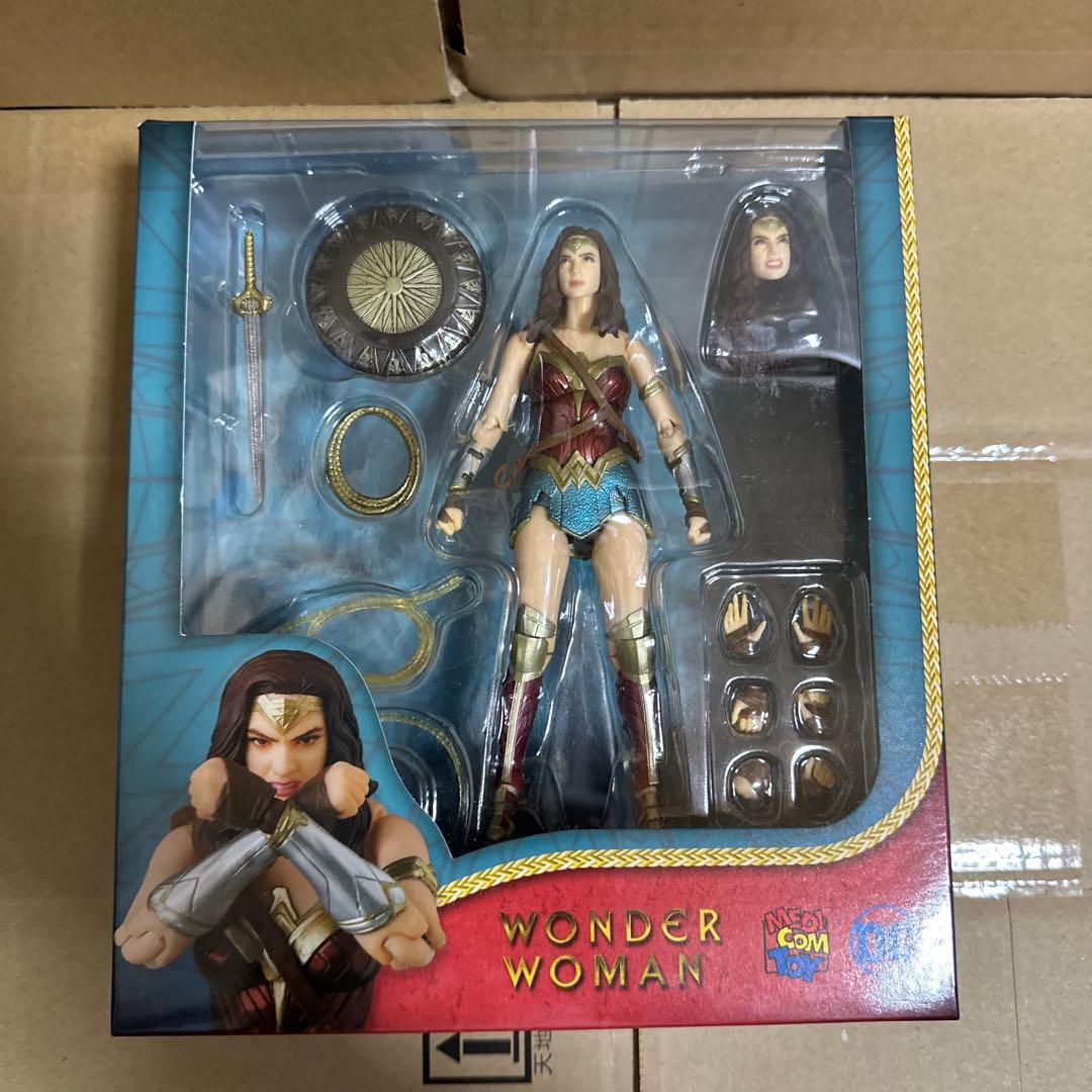 MAFEX ワンダーウーマン フィギュアNo.048 MAFEX No.048 WONDER WOMAN (『ワンダーウーマン』版) (完成品