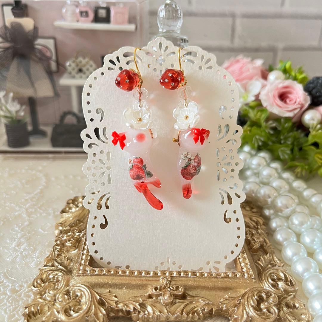 ฅ❤️ ねこ 猫 レジン 苺 いちご 花 ピアス イヤリング ハンドメイド
