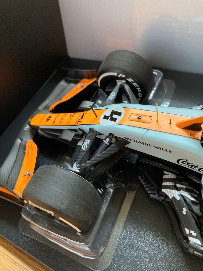 ミニチャンプス1/18 2021 ランドノリス F1 ガルフGluf