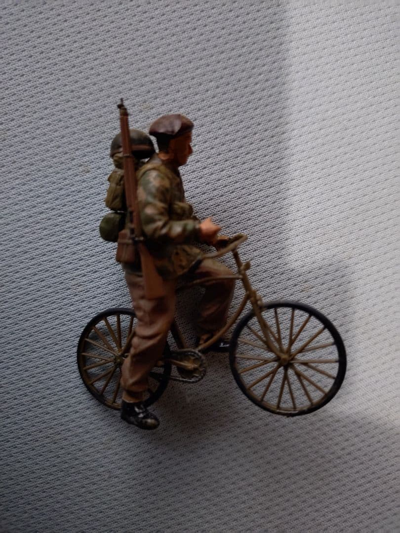 新春セール！ジオラマフランス戦線での英軍車両とバイクフィギュア