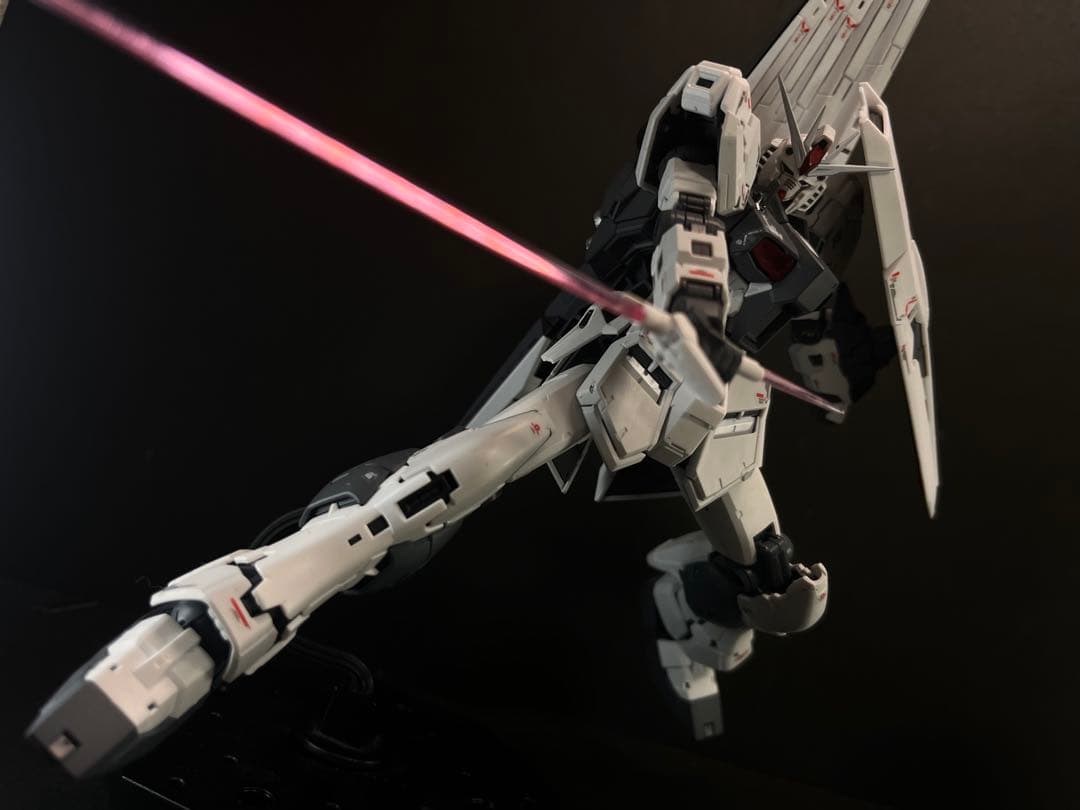 ガンプラ全塗装完成品 RG νガンダム ファーストロットカラー - メルカリ