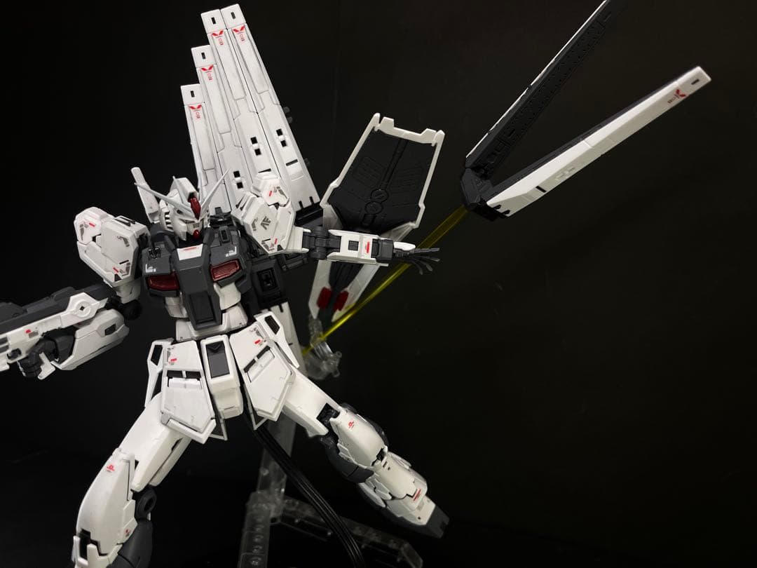 ガンプラ全塗装完成品 RG νガンダム ファーストロットカラー - メルカリ
