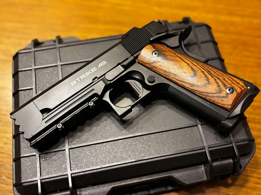 【東京マルイ】ガスガン ストライクウォーリア 錦木千束風カスタム ケース付 TOKYO MARUI（東京マルイ） マルイ「リコリス・リコイル」コラボモデル