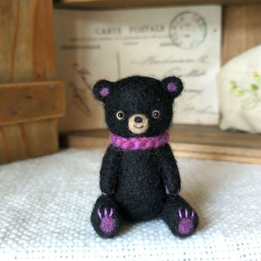 羊毛フェルト 黒クマ 紫 ハンドメイド テディベア - メルカリ