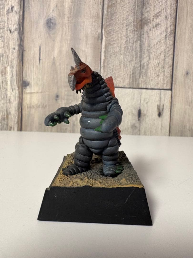 怪獣フィギュアセット 黒い霧の呪い & 復活ソルドラの牙 - メルカリ