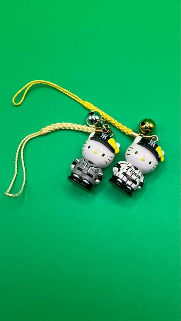 阪神タイガース ハローキティ ストラップ 2個セット‼️ - メルカリ