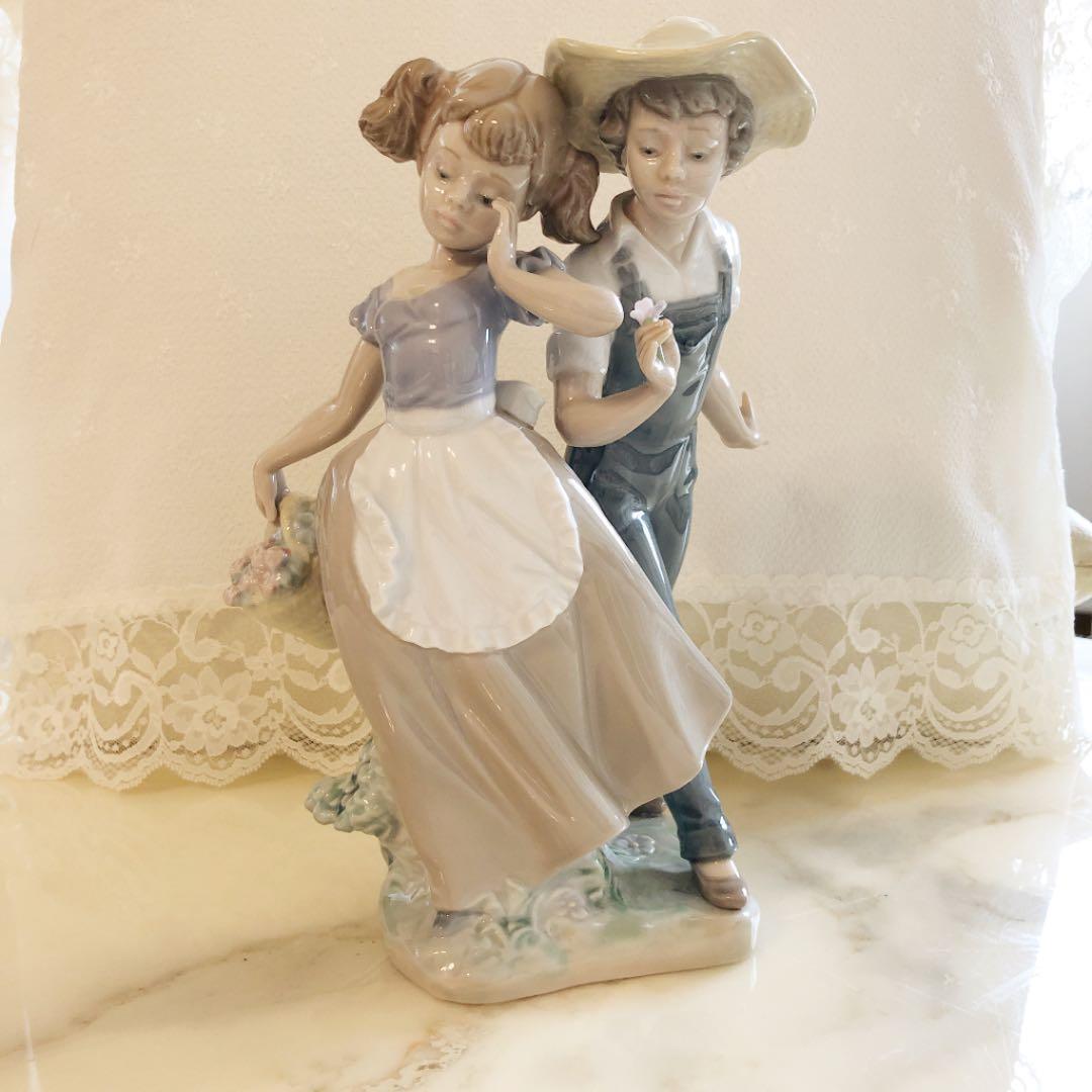 リヤドロ磁器人形5292☆Love In B loom恋の花が咲く【絶版】美品 リヤドロ磁器人形5292☆Love In B loom恋の花が咲く【絶版】美品
