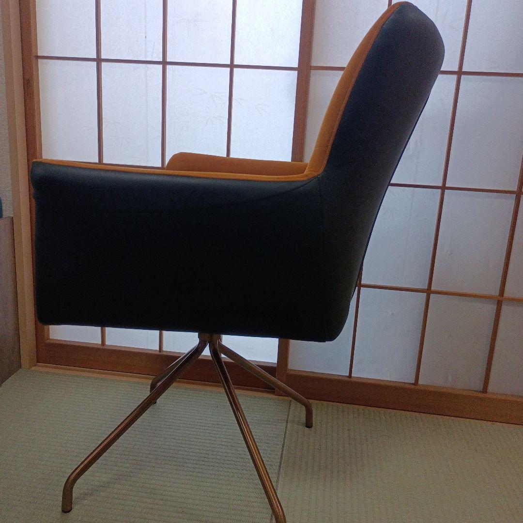 廃盤品ダイニングチェア - マーク - 180度回転式 - カリオファブリック