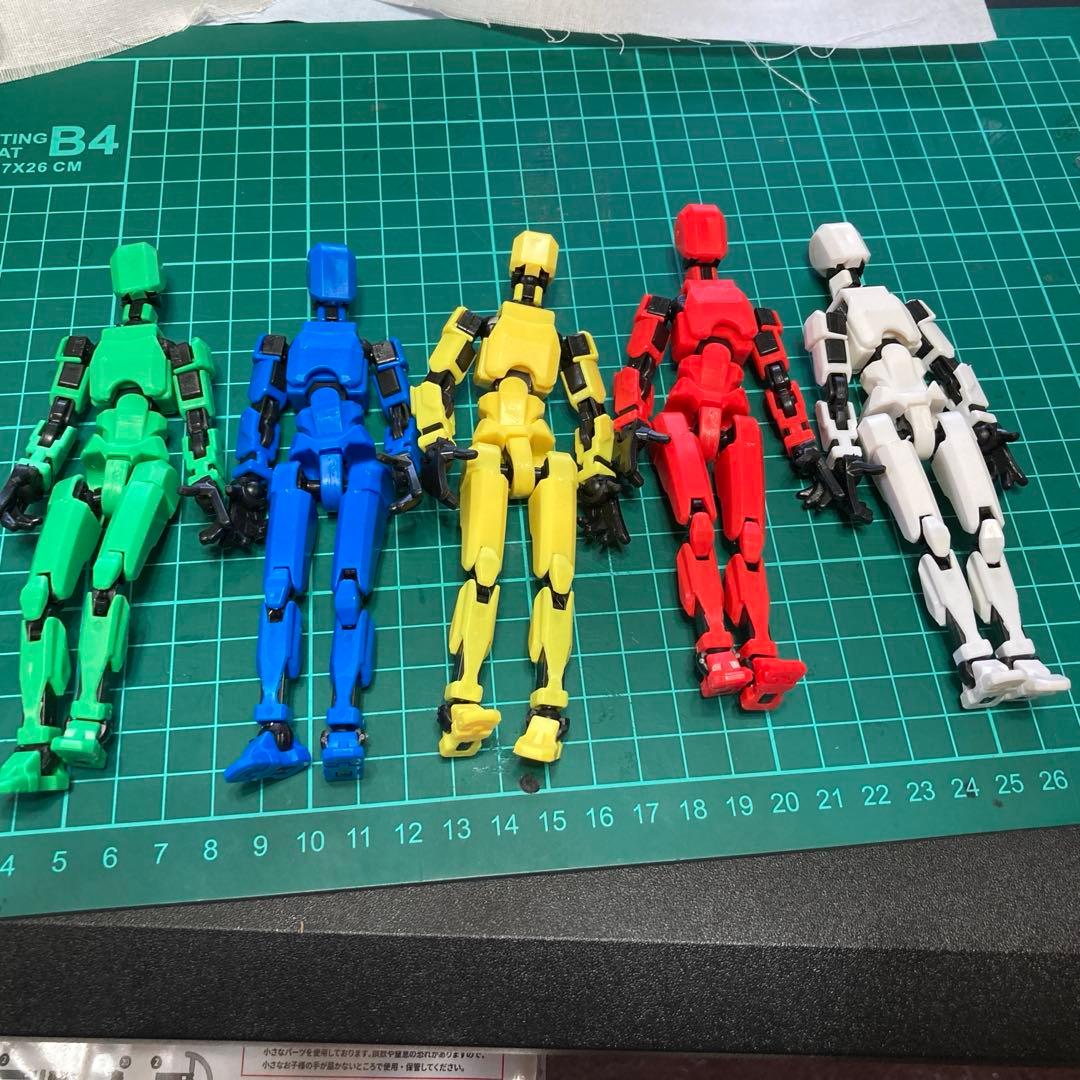 セリア戦闘フィギュア5色組み立て済み - メルカリ
