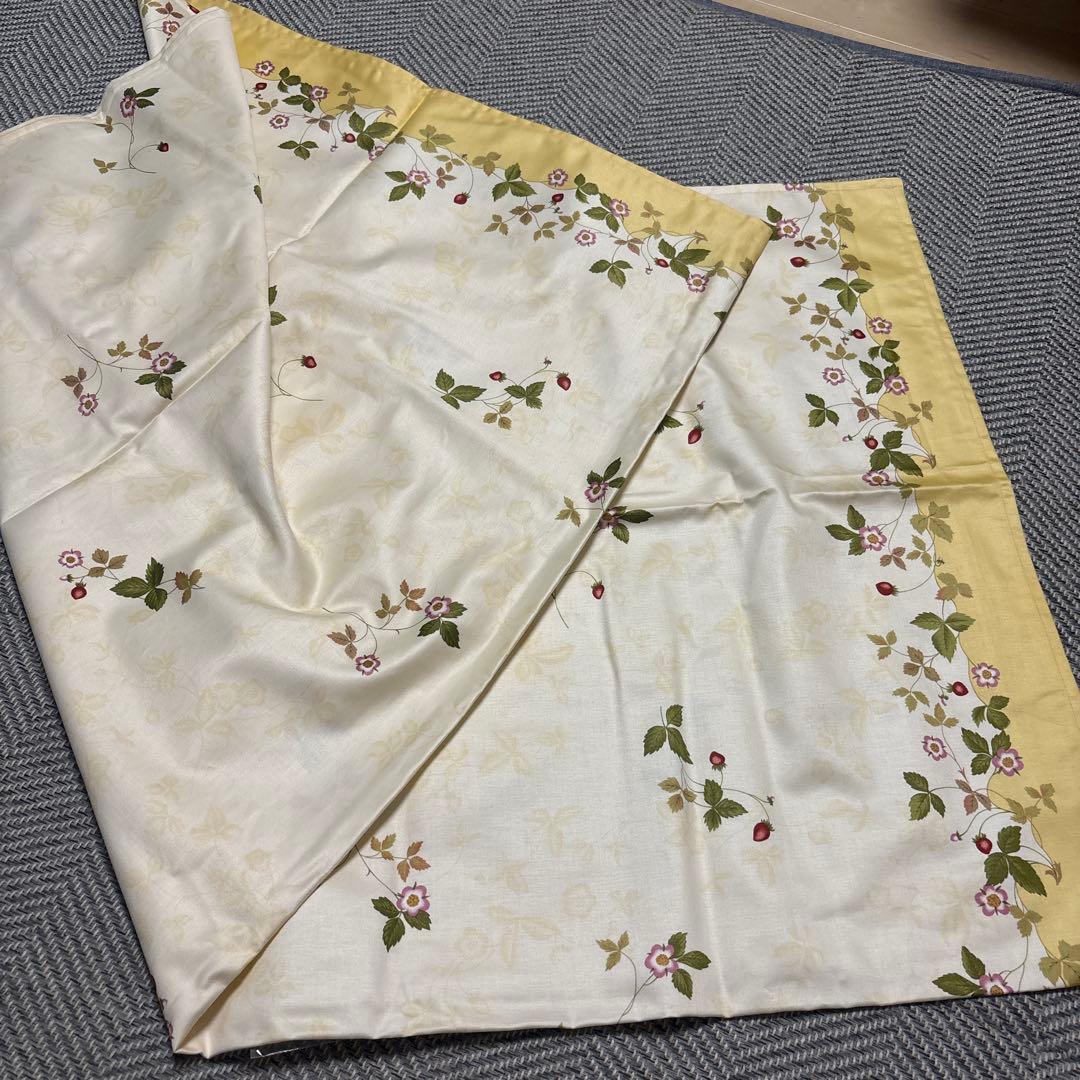 WEDGWOOD ワイルドストロベリーテーブルクロス 約130×130 - メルカリ
